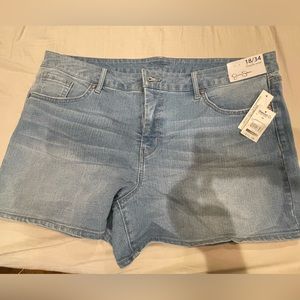 NWt Jessica Simpson plus size shorts 18/20